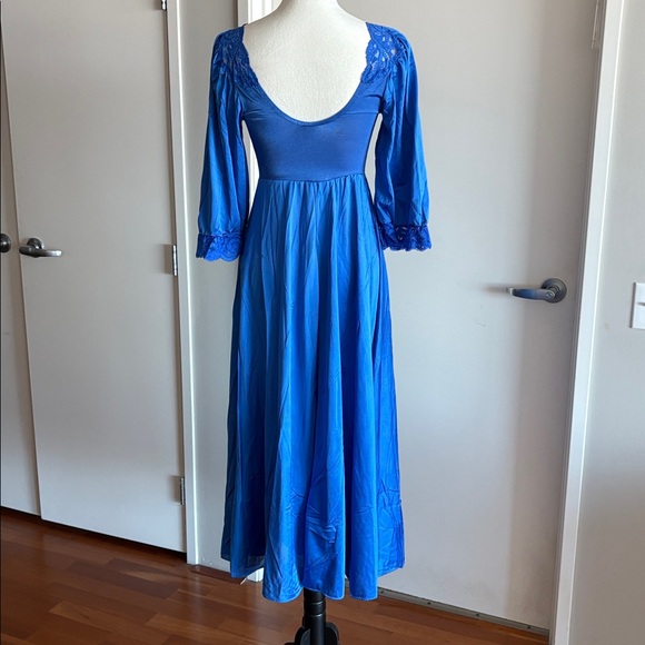 Vintage Olga Nightgown with Puff Sleeves in Royal Blue - Picture 5 of 7